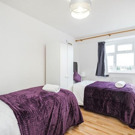 Spacious 3 Bed 1 Bath Hse W Guest Toilet W Parking Near Excel - E16 London Luaran gambar