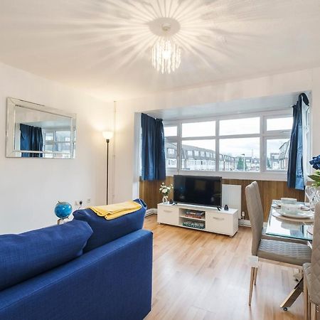 Spacious 3 Bed 1 Bath Hse W Guest Toilet W Parking Near Excel - E16 London Luaran gambar