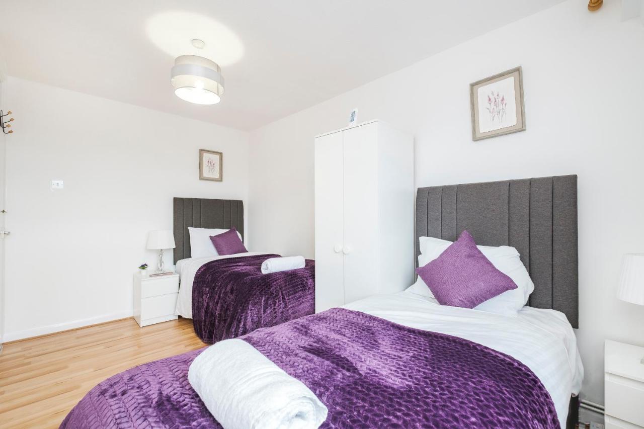 Spacious 3 Bed 1 Bath Hse W Guest Toilet W Parking Near Excel - E16 London Luaran gambar