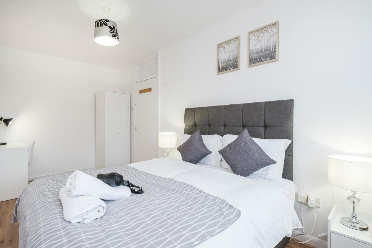 Spacious 3 Bed 1 Bath Hse W Guest Toilet W Parking Near Excel - E16 London Luaran gambar