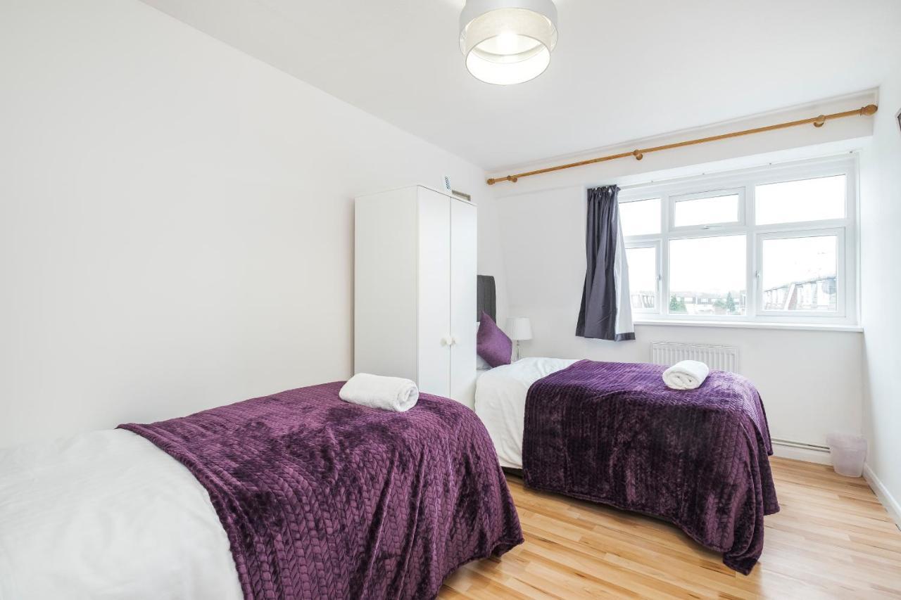 Spacious 3 Bed 1 Bath Hse W Guest Toilet W Parking Near Excel - E16 London Luaran gambar