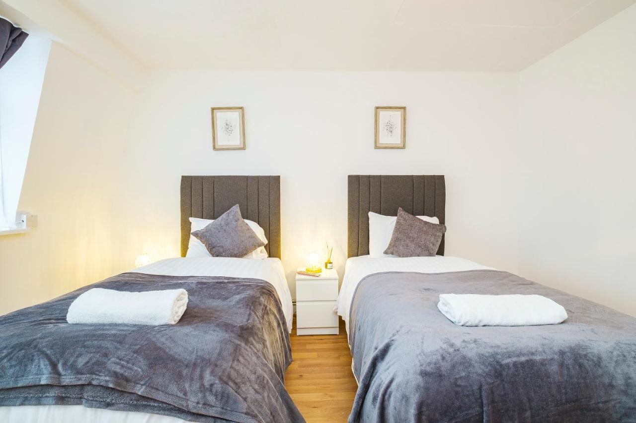 Spacious 3 Bed 1 Bath Hse W Guest Toilet W Parking Near Excel - E16 London Luaran gambar